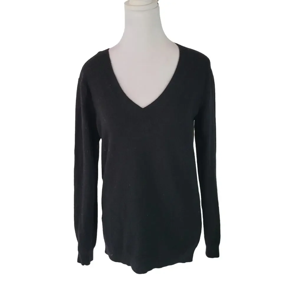 J.‎ Crew Size M Merino Wool Blend Pullover V-Neck Black Grey Color block Sweater